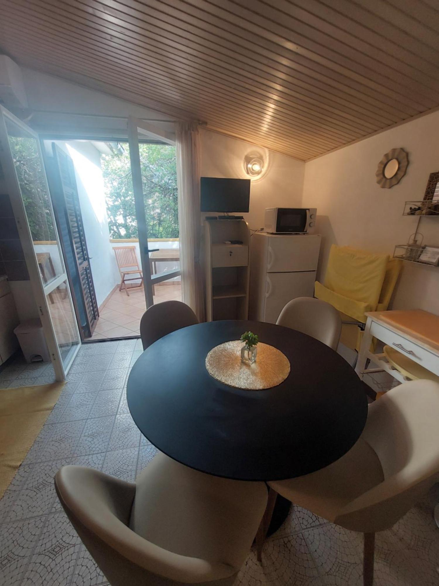 Tonci Apartment Rab Town